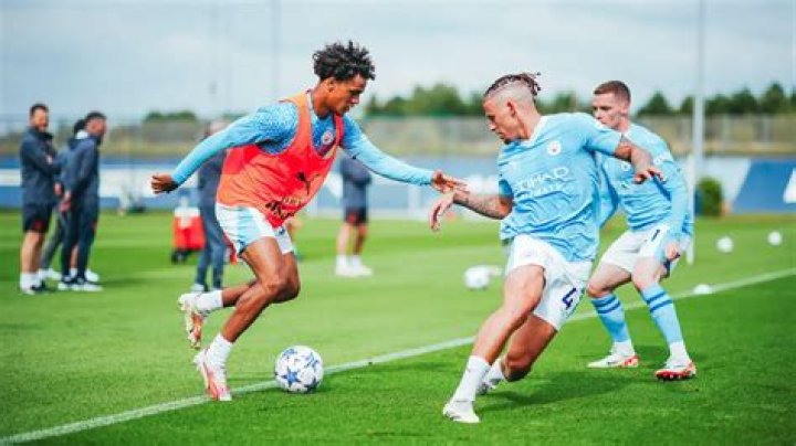 How many days a week do pro soccer players train?