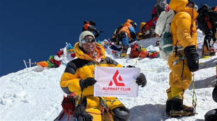 What is the most popular side of Everest to climb?