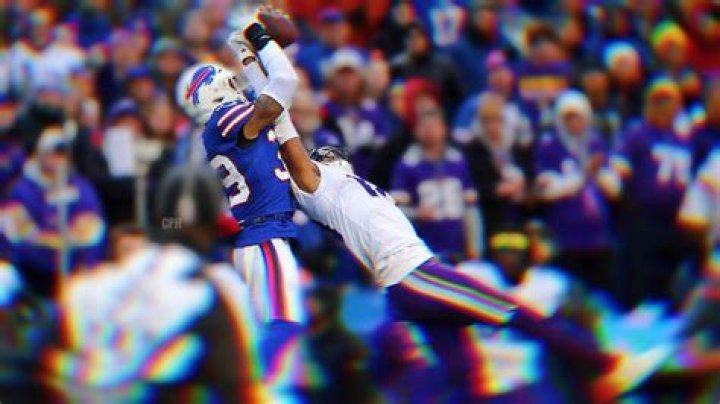 Who is the best one-handed catcher in the NFL?